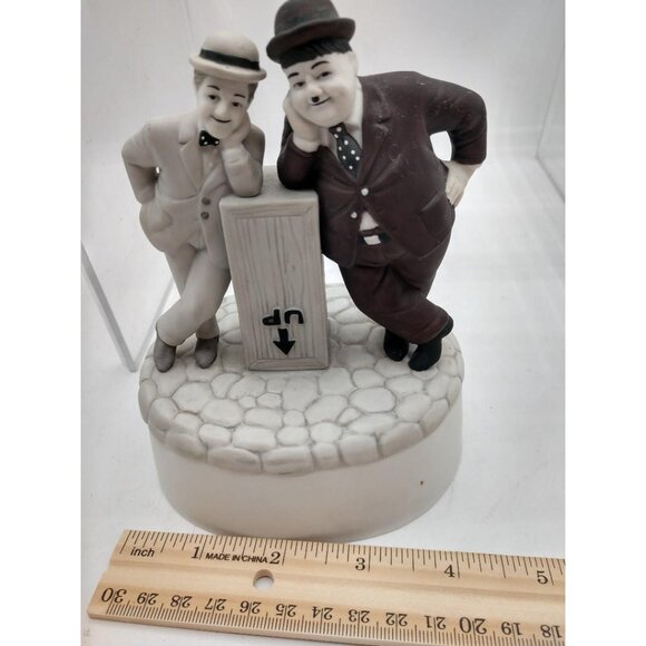 Laurel & Hardy Porcelain Musical Figurine "One Together Is Two" By Westland Gift - Picture 5 of 5